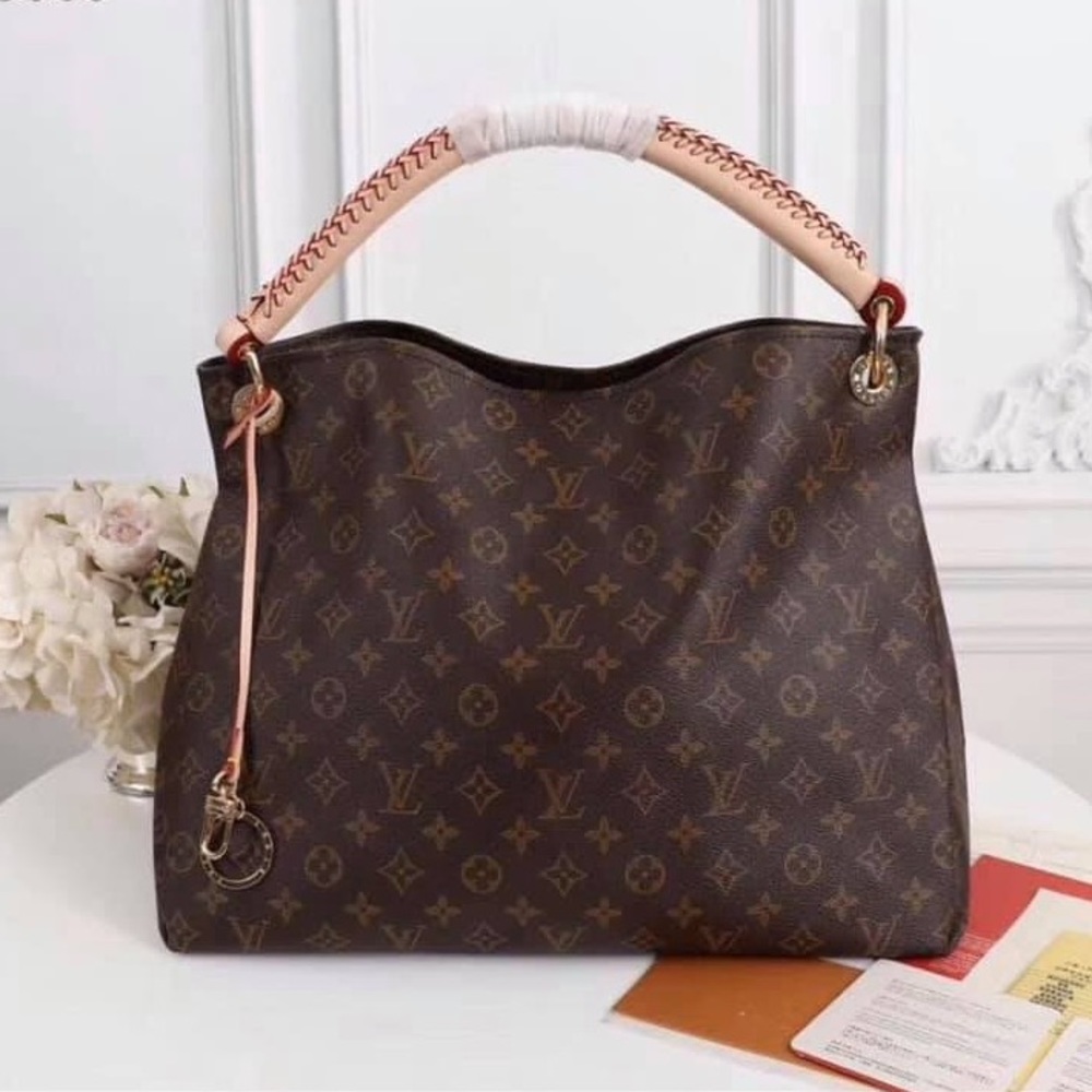 Louis Vuitton artsy bag